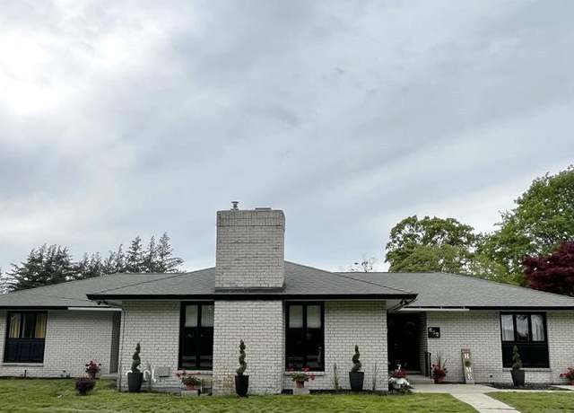 Property at 652 Ruddiman Dr, Muskegon, MI 49445, 4 beds, 2.5 baths