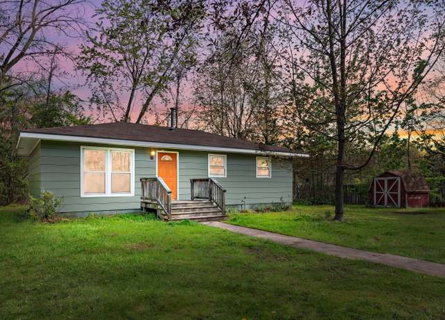 Property at 1603 E Detroit St, New Buffalo, MI 49117, 3 beds, 1 bath