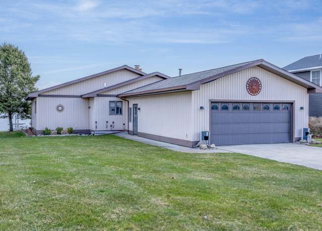 Property at 7360 Holiday Dr, Canadian Lakes, MI 49346, 4 beds, 2 baths