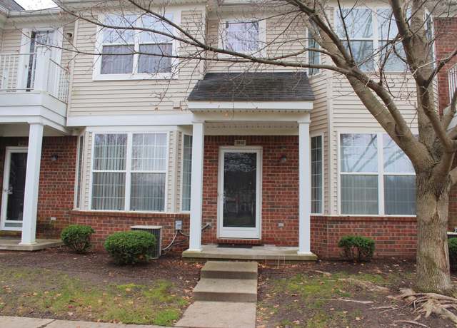 Property at 3842 Cherry Creek Ln, Sterling Heights, MI 48314, 3 beds, 2.5 baths