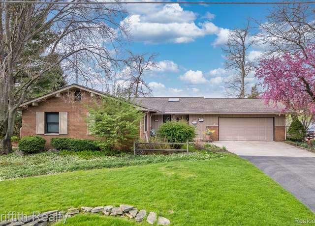 Property at 1366 E Coon Lake Rd, Howell, MI 48843, 3 beds, 1.5 baths