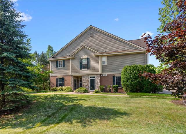 Property at 2065 Pinecroft Dr, Canton, MI 48188, 3 beds, 2 baths