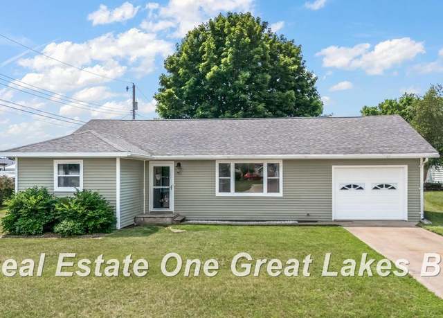 Property at 2209 12th Ave S, Escanaba, MI 49829, 3 beds, 1.5 baths