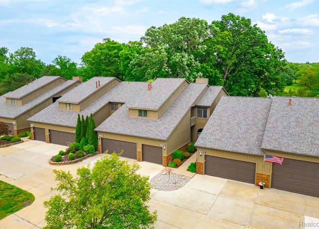 Property at 9921 Hawthorne Glen Dr, Grosse Ile, MI 48138, 4 beds, 2 baths