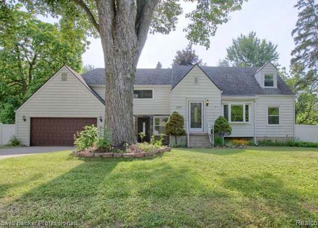 Property at 25811 Briarbank Ave, Southfield, MI 48033, 4 beds, 2 baths