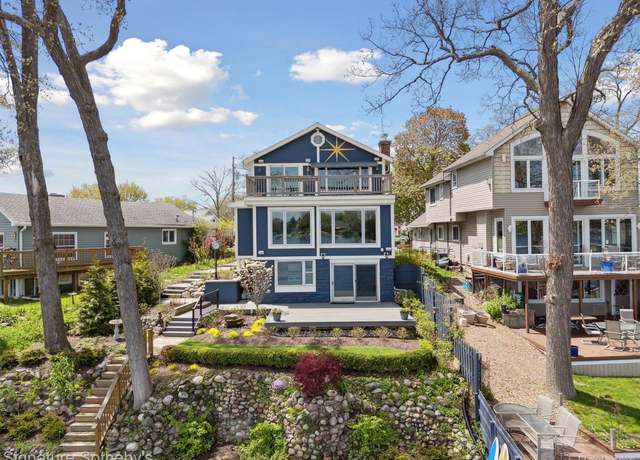 Property at 3806 Island Park Dr, Waterford, MI 48329, 3 beds, 2.5 baths