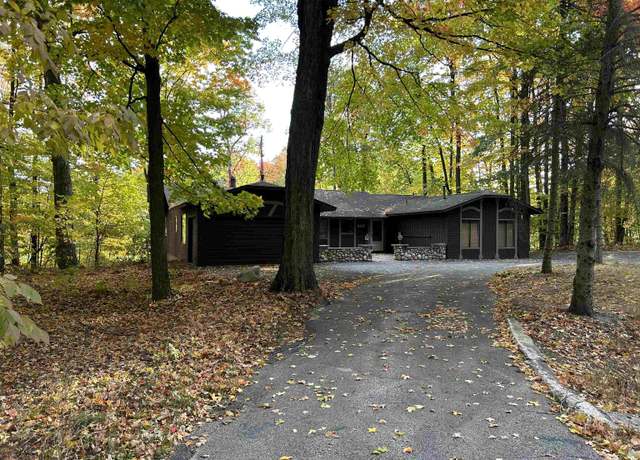 Property at 5417 Golfview Rd, Bellaire, MI 49615, 6 beds, 4 baths
