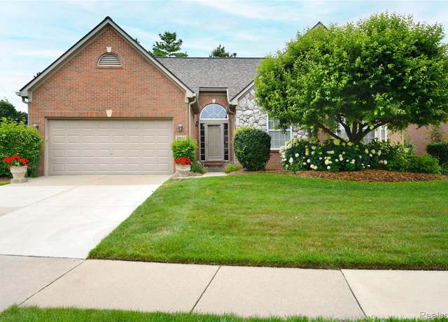 Property at 3801 Arbor Dr #94, Auburn Hills, MI 48326, 3 beds, 3 baths