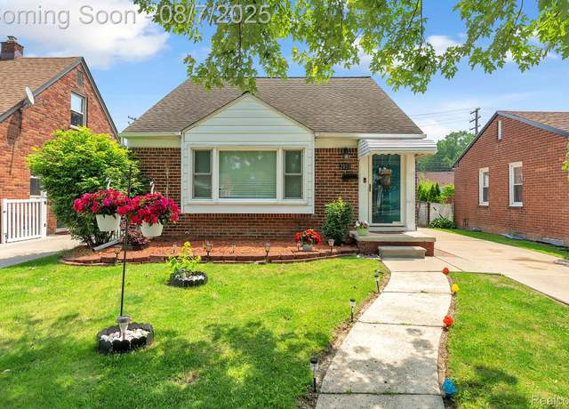 Property at 2053 Edgewood St, Dearborn, MI 48124, 3 beds, 2.5 baths