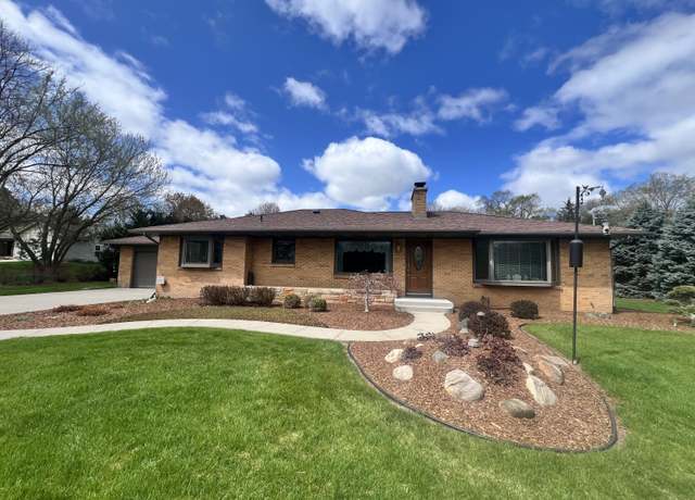 Property at 3817 Butterworth St SW, Grand Rapids, MI 49534, 2 beds, 2.5 baths