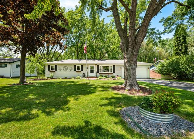 Property at 3810 Southfield Ave, St Joseph, MI 49085, 2 beds, 1.5 baths