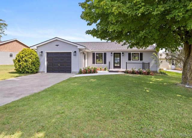 Property at 3133 Bull Dog Ln, Farwell, MI 48622, 3 beds, 1.5 baths