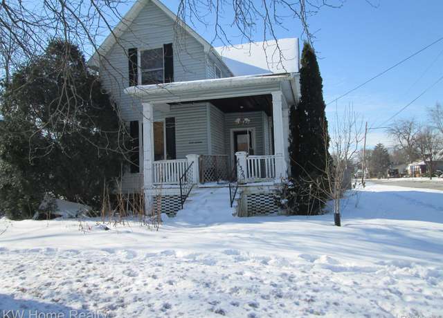 Property at 1323 Mackinaw St, Saginaw, MI 48602, 4 beds, 1 bath