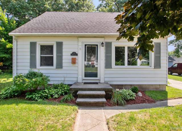 Property at 2235 Maddy Ln, Keego Harbor, MI 48320, 5 beds, 2 baths