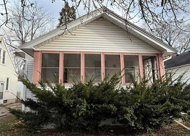 Property at 2310 N Clinton St, Saginaw, MI 48602, 3 beds, 1 bath