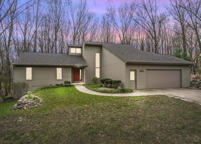 Property at 6439 Killington Dr, Kalamazoo, MI 49009, 4 beds, 2.5 baths