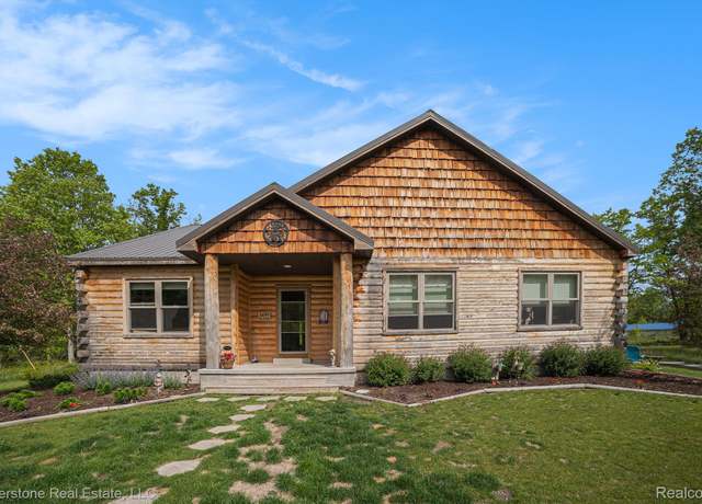 Property at 2816 W K Bar L Dr, Midland, MI 48640, 3 beds, 2 baths
