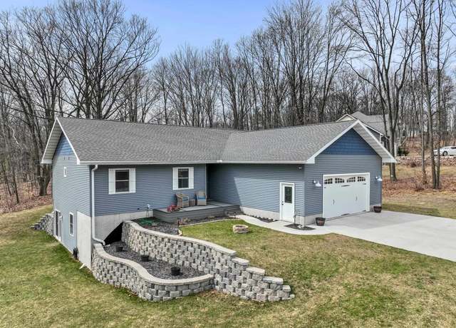 Property at 305 Bramblewood Dr, Cadillac, MI 49601, 3 beds, 2.5 baths