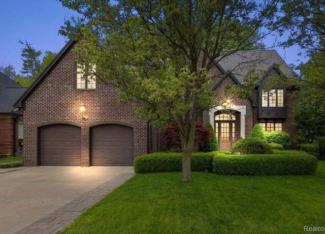 Property at 27729 Stephany Ct, Harrison Township, MI 48045, 4 beds, 3 baths