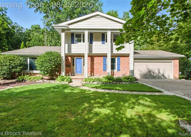 Property at 11106 Woodbridge Dr, Grand Blanc, MI 48439, 4 beds, 2.5 baths
