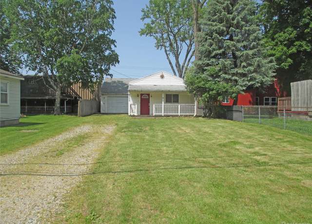 Property at 209 Bristol St N, Almont, MI 48003, 3 beds, 1 bath