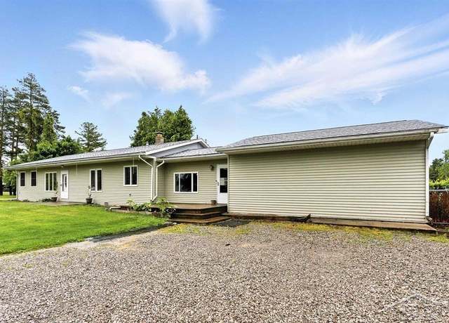 Property at 534 S Main St, Au Gres, MI 48703, 4 beds, 2.5 baths