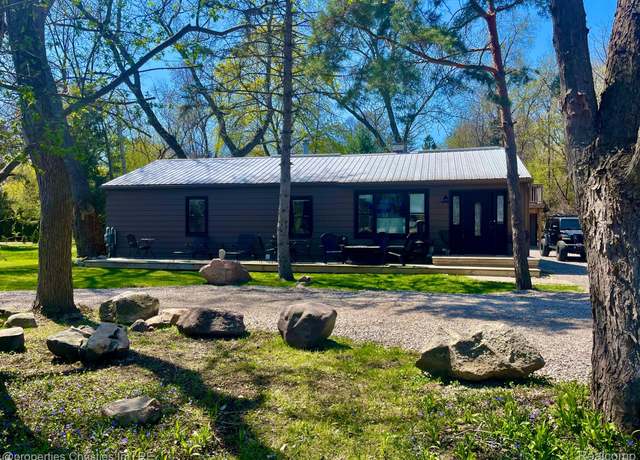 Property at 21865 Novi Rd, Northville, MI 48167, 3 beds, 2 baths