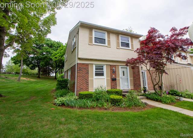 Property at 1522 Brentwood Dr, Troy, MI 48098, 2 beds, 1.5 baths