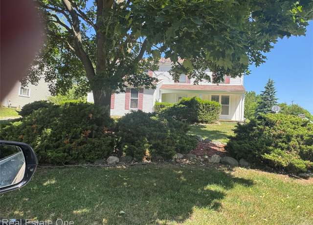Property at 5426 N Piccadilly, West Bloomfield, MI 48322, 4 beds, 2.5 baths
