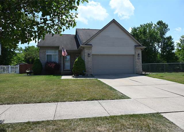 Property at 8826 Mikado Dr, Newport, MI 48166, 4 beds, 2.5 baths