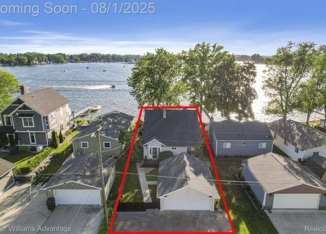 Property at 4253 Hunters Dr, Highland, MI 48356, 3 beds, 2 baths