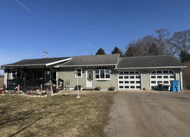 Property at 31004 Middle Crossing Rd, Dowagiac, MI 49047, 3 beds, 2 baths