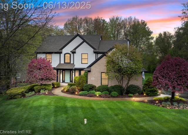 Property at 9840 Oak Valley Dr, Clarkston, MI 48348, 4 beds, 3.5 baths