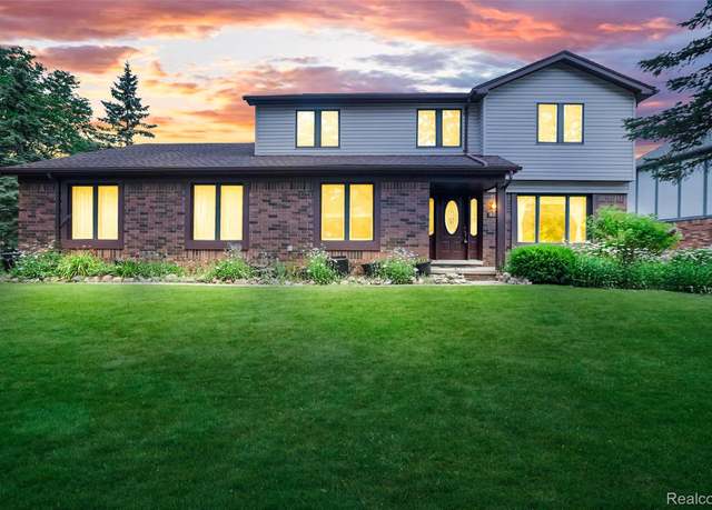 Property at 822 Keaton Dr, Troy, MI 48098, 4 beds, 3 baths