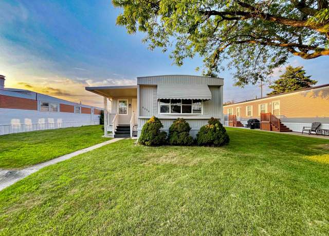 Property at 5294 Argyle Ct, Sterling Heights, MI 48310, 2 beds, 1 bath