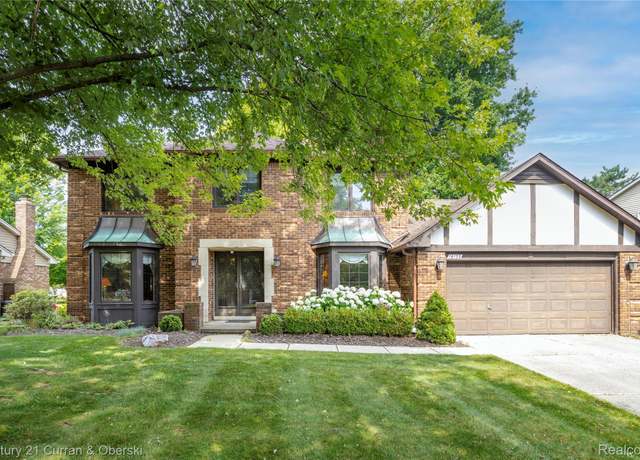 Property at 16123 Nola Dr, Livonia, MI 48154, 4 beds, 2.5 baths