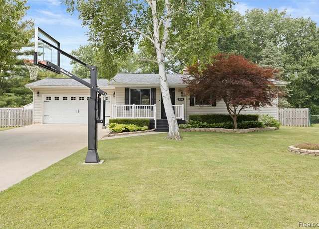 Property at 9134 Del Rio Dr, Grand Blanc, MI 48439, 3 beds, 1.5 baths