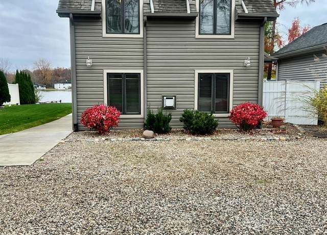 Property at 8065 S Portage Rd, Jackson, MI 49201, 3 beds, 2.5 baths
