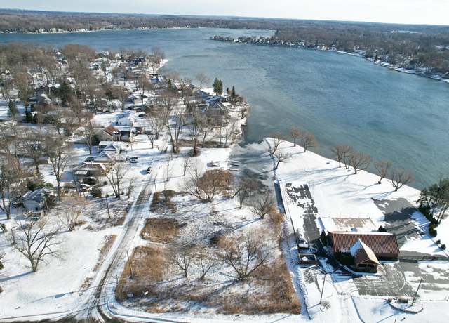 Property at 8185 Farrant St, Commerce Twp, MI 48382