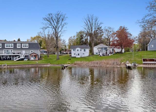 Property at 490 Chicago Dr, Howell, MI 48843, 2 beds, 1 bath