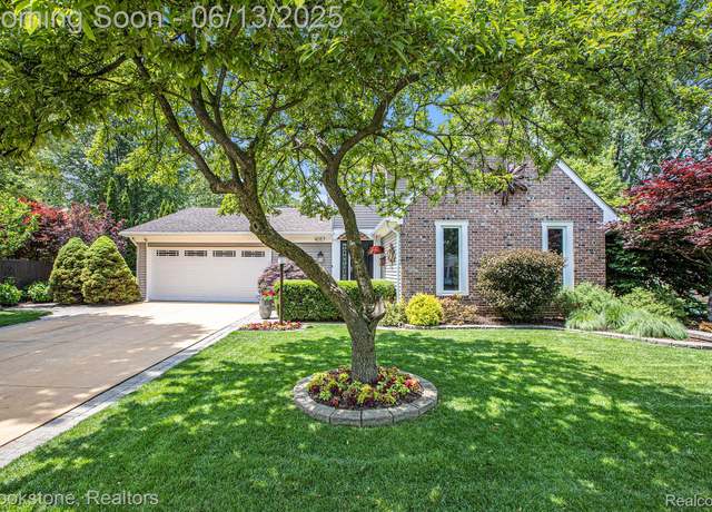 Property at 4057 Cypress Dr, Troy, MI 48085, 3 beds, 2.5 baths