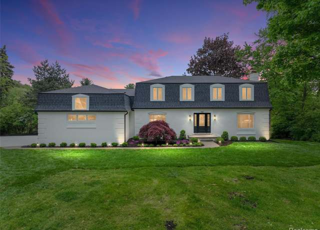 Property at 941 Viewland Dr, Rochester, MI 48309, 5 beds, 4 baths