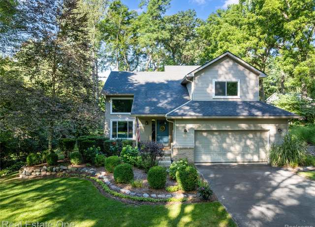 Property at 11338 Tall Shadows Ct, Pinckney Village, MI 48169, 4 beds, 2 baths