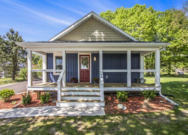 Property at 3401 Hicks Ave, Benton Harbor, MI 49022, 3 beds, 2 baths