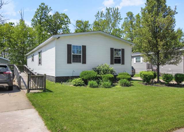 Property at 29878 Meadow Ln, Gibraltar, MI 48173, 4 beds, 2 baths