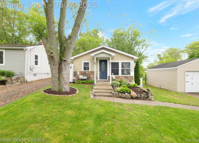 Property at 2220 Marston Dr, Waterford, MI 48327, 2 beds, 1 bath