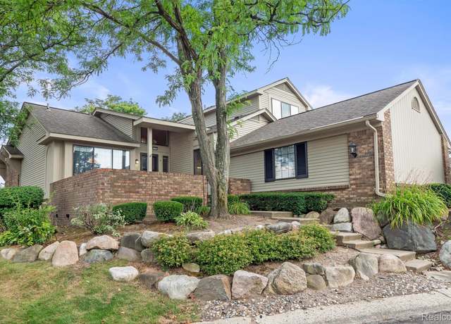 Property at 7208 Creeks Bend Dr, West Bloomfield Charter Township, MI 48322, 3 beds, 2.5 baths