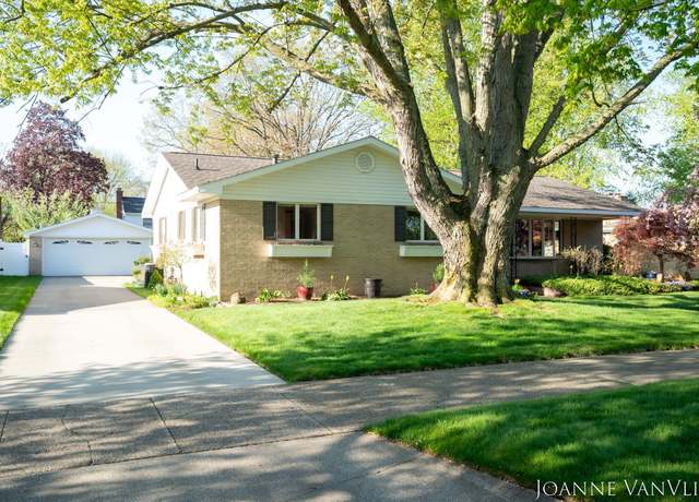 Property at 314 W 30th St, Holland, MI 49423, 5 beds, 3 baths