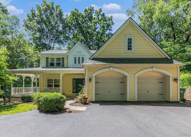 Property at 6155 Carey Rd, Commerce Twp, MI 48382, 3 beds, 3.5 baths