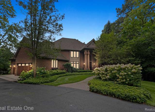 Property at 7181 Hillside Dr, Independence Charter Township, MI 48346, 4 beds, 4.5 baths